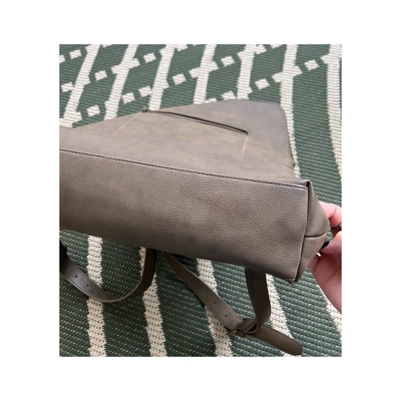 Universal Threads Backpack / Traveling Tote - Picture 5 of 6